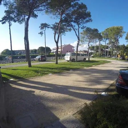 Apartment Renovated Flat For 5 Guests With Sea View Balcony In *