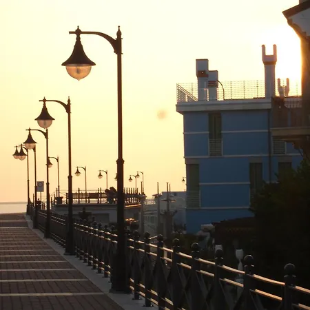 Renovated Flat For 5 Guests With Sea View Balcony In Caorle