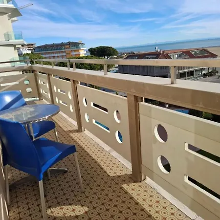 Renovated Flat For 5 Guests With Sea View Balcony In * Caorle