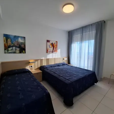 Renovated Flat For 5 Guests With Sea View Balcony In Caorle