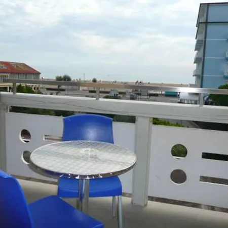 דירה Renovated Flat For 5 Guests With Sea View Balcony In *