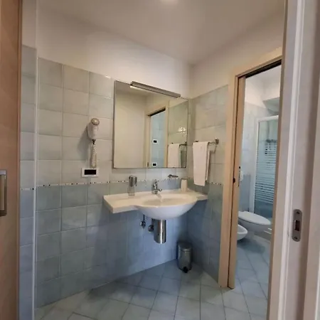 דירה Renovated Flat For 5 Guests With Sea View Balcony In *