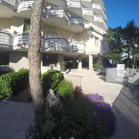 דירה Renovated Flat For 5 Guests With Sea View Balcony In *
